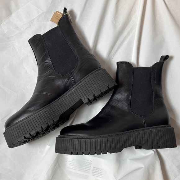 NWT Ten Points Black Alina Chelsea Boots - Picture 3 of 11